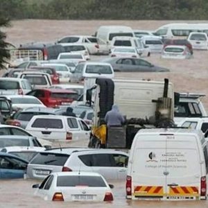 Los autos quedaron bajo el agua