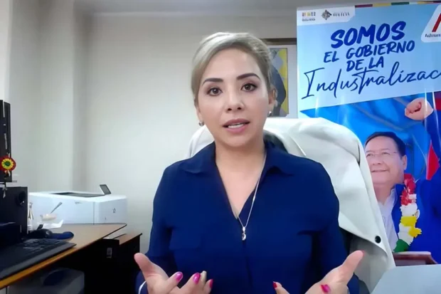 Karina Serrudo, presidenta de la Aduana