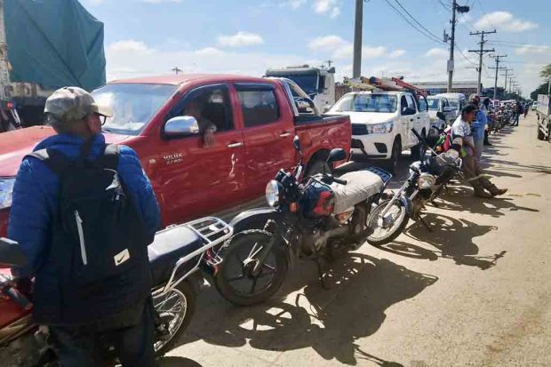 fila por combustibles