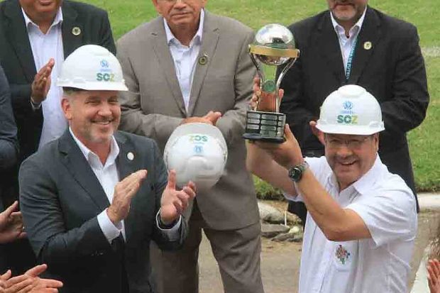 inspección al estadio Tahuichi