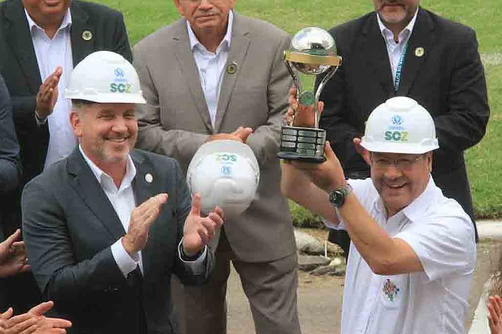 inspección al estadio Tahuichi