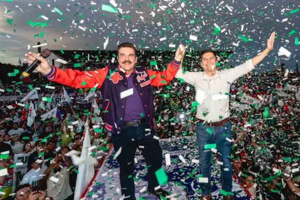 Manfred Reyes Villa y Juan Carlos Medrano