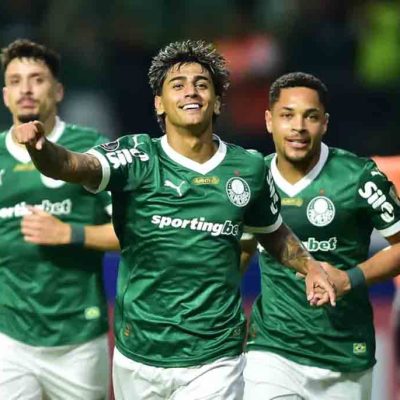 jugadores de Palmeiras celebran la victoria ante Bolívar