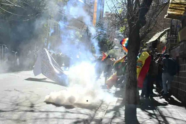 enfrentamiento entre policías y evistas