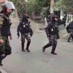 policías repelen a evistas