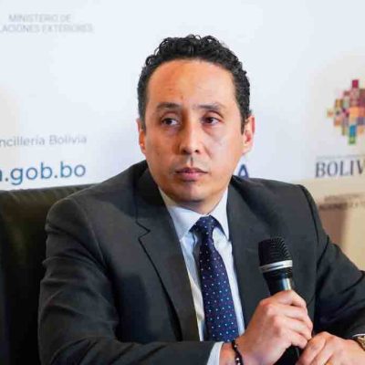 El viceministro de Gestión Consular e Institucional, Fernando Pérez.