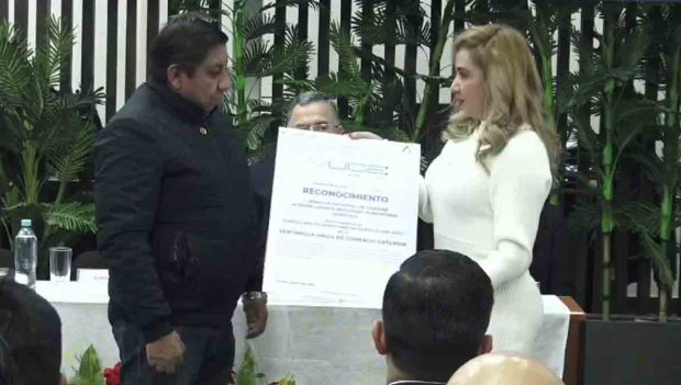 autoridades del Senasag y la Aduana