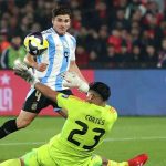 Julián Álvarez anota el gol