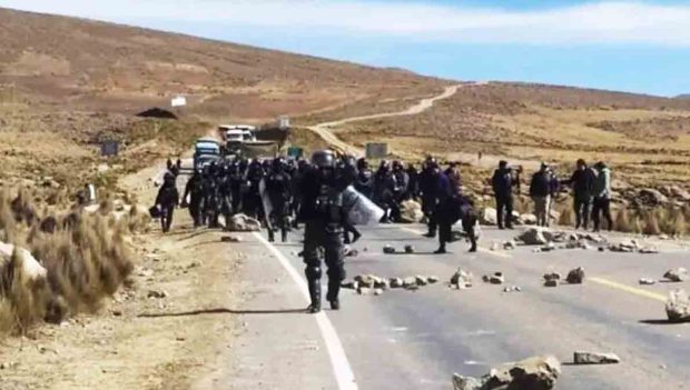 policías