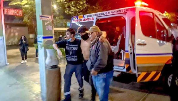 Atacan ambulancia