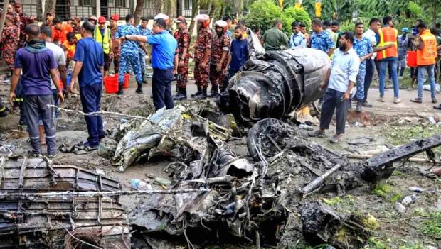 avión militar cae en un colegio en Bangladesh