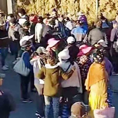 vecinos de Sacaba bloquean una vía