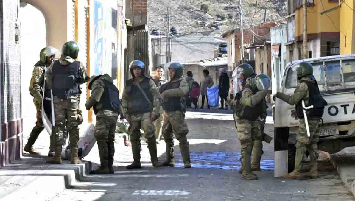 militares en Llallagua