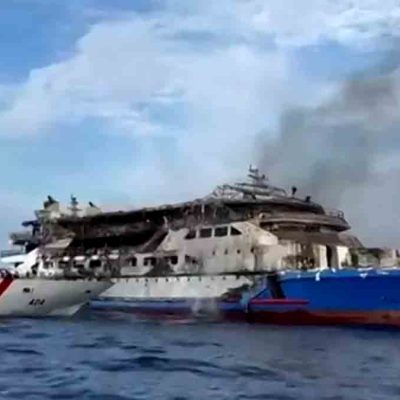 Ferry se incendia en Indonesia