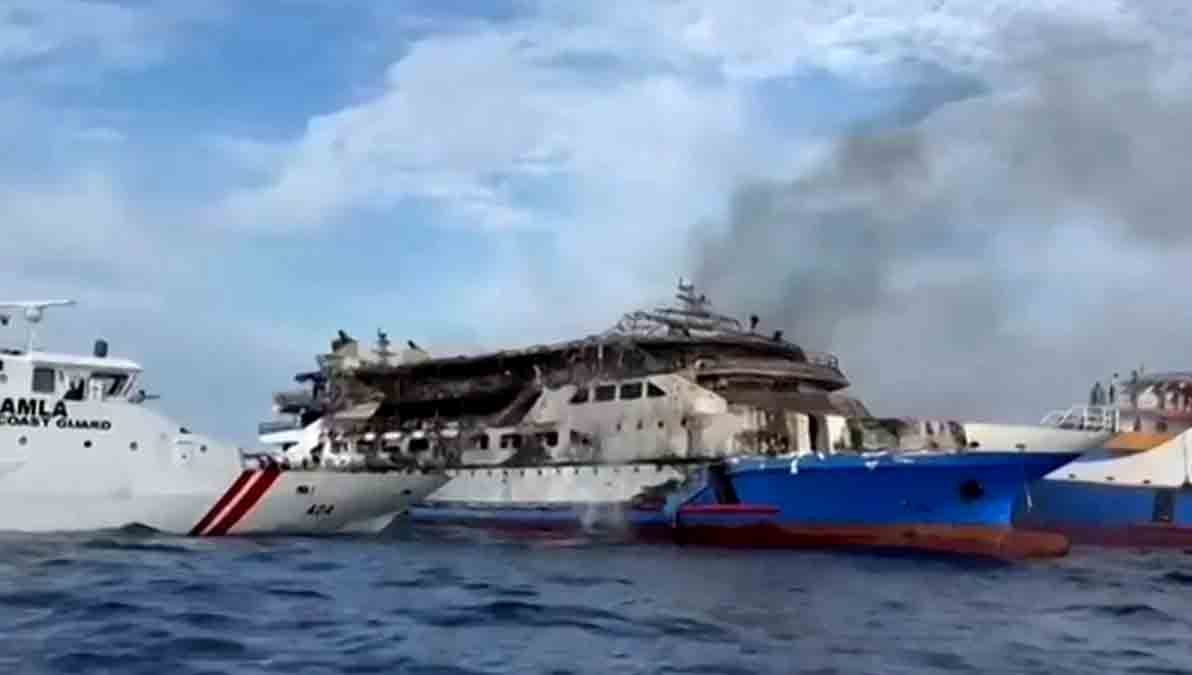 Ferry se incendia en Indonesia