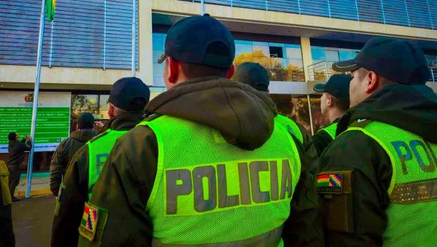 policías