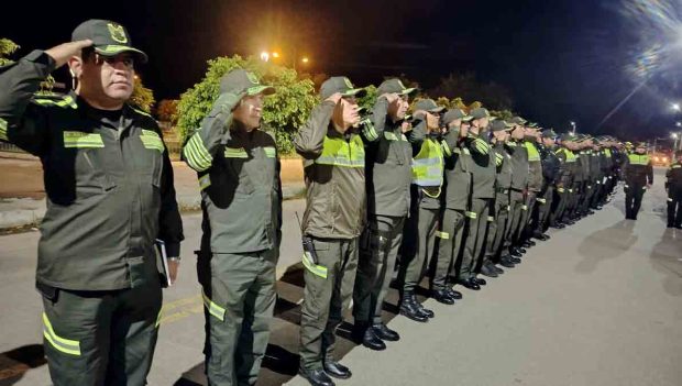 policías