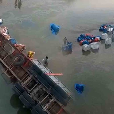 tractocamión volcado