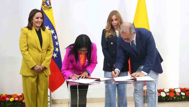 Venezuela y Colombia firman acuerdo de paz