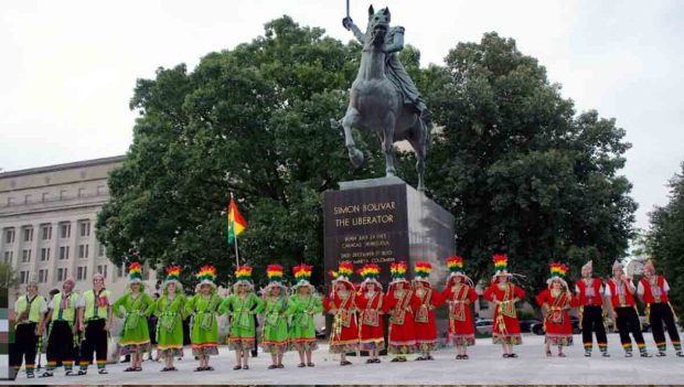 bolivianos en EEUU