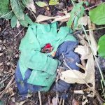 la prenda de una de las víctimas