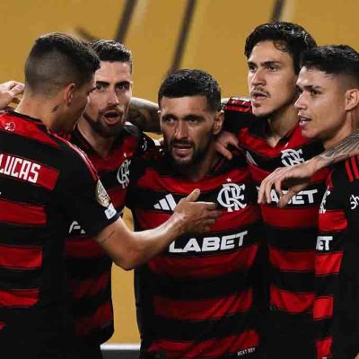 Flamengo firma histórico contrato