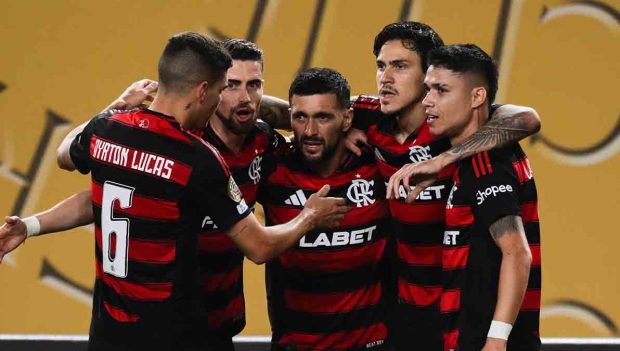 Flamengo firma histórico contrato