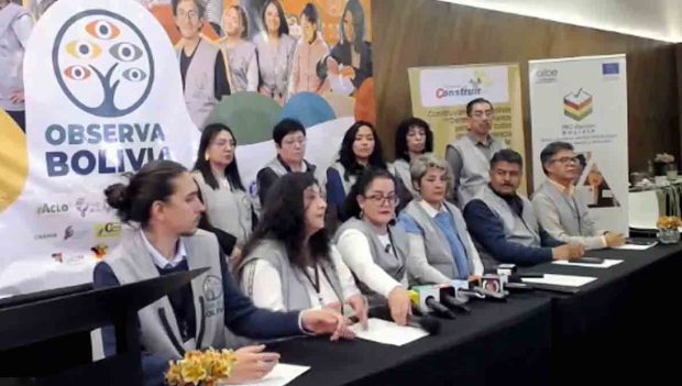 conferencia de prensa de la Red Observa Bolivia