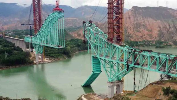 el puente colapsado en el oeste de China