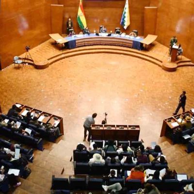 sesión de la ALP en Sucre