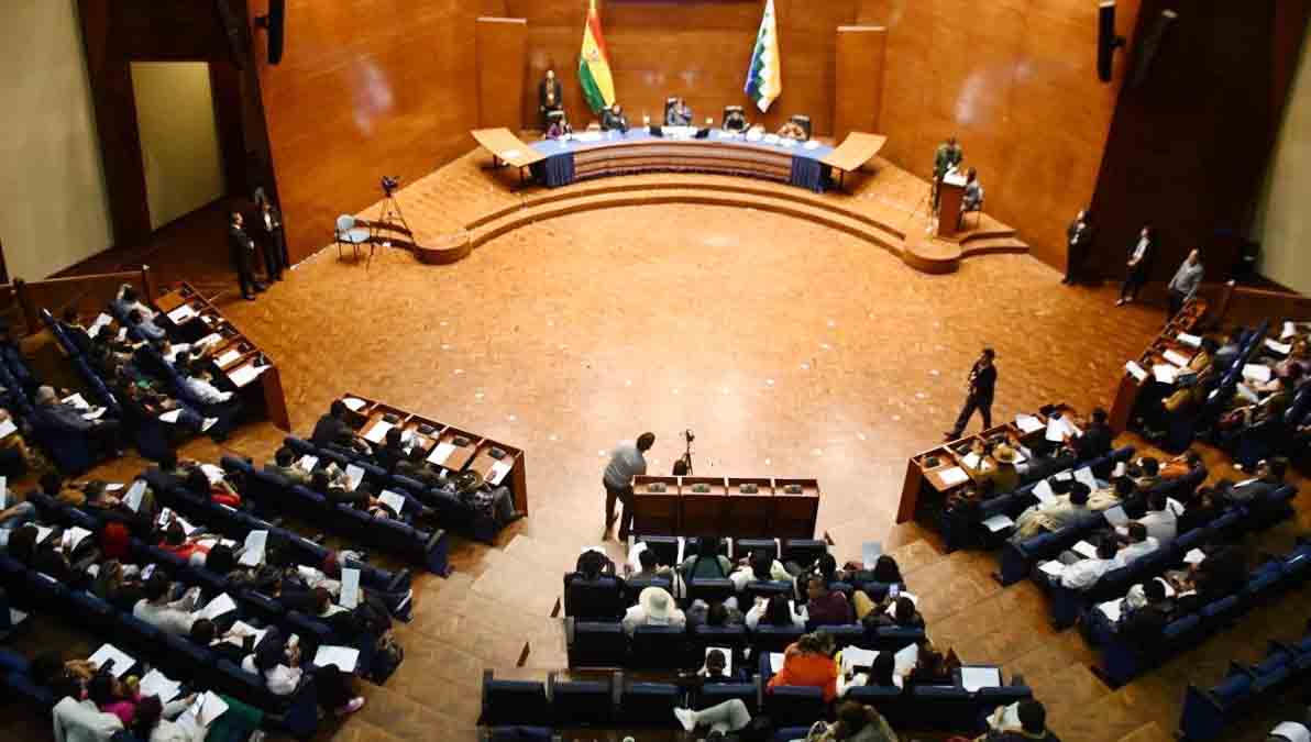 sesión de la ALP en Sucre