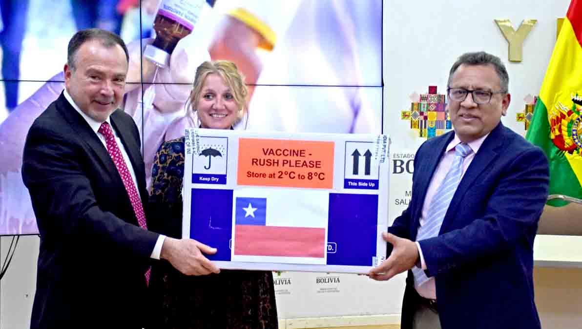 Chile dona 50.000 dosis de vacunas a Bolivia