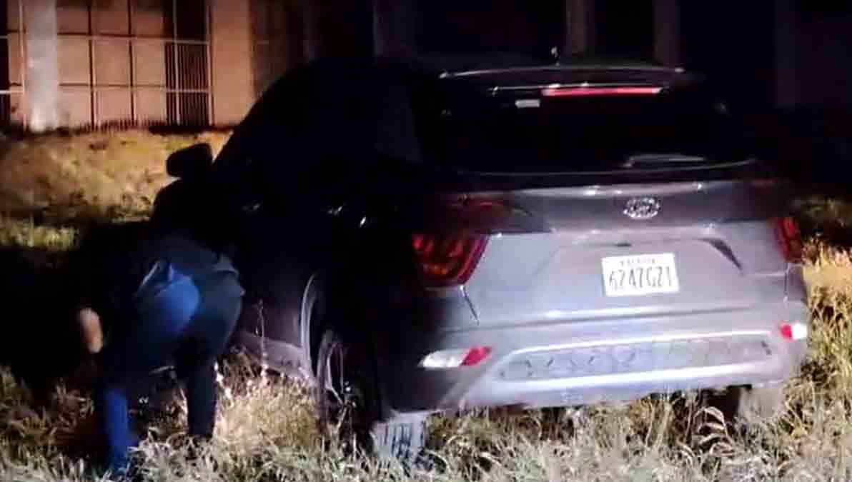 auto utilizado por sicarios en Santa Cruz
