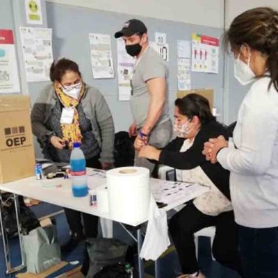 Bolivianos votan en el exterior 2025