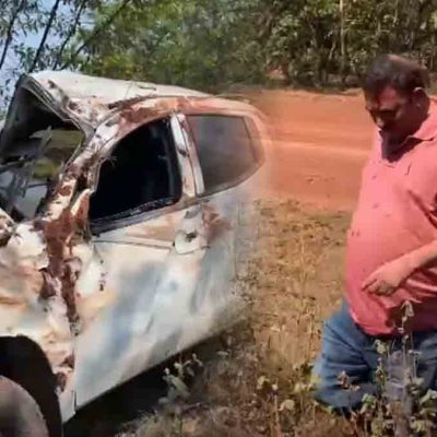 así quedó la camioneta en la que viajaba el alcalde de Guayaramerín