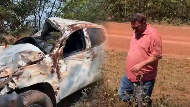 así quedó la camioneta en la que viajaba el alcalde de Guayaramerín