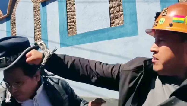 golpean a director del Senarecom en Potosí