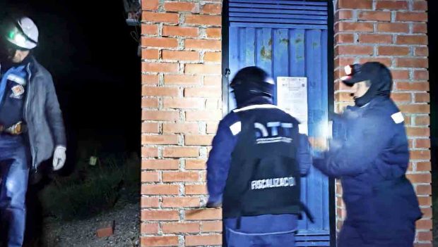 funcionarios de la ATT en el operativo