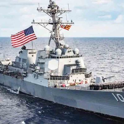 El buque de guerra USS Sampson (DDG 102) de la Armada de los EEUU.