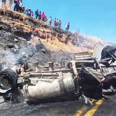 Dos personas calcinadas en accidente en Melga