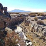 militar boliviano vigila la frontera