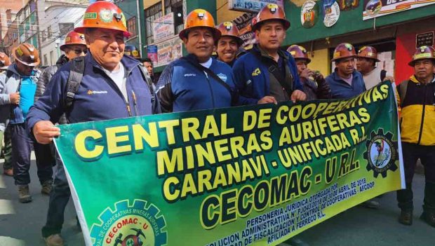 marcha de cooperativistas mineros en La Paz