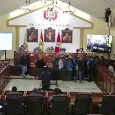 cooperativistas mineros toman la Asamblea de Potosí