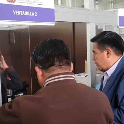 el diputado Renán Cabezas presenta la acusación en la Fiscalía General