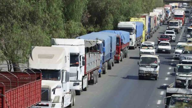 fila de camiones