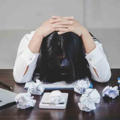 estrés causa migraña