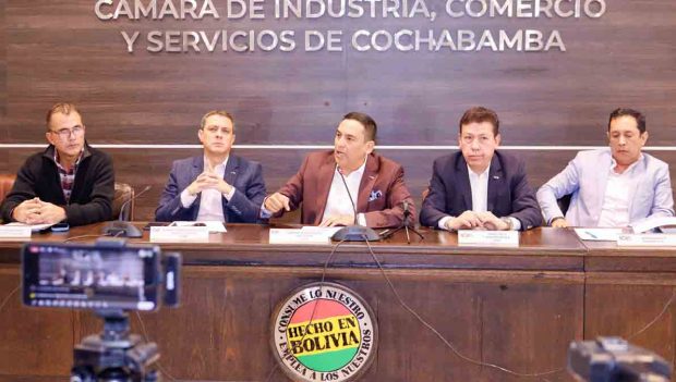 ejecutivas de la ICAM y representantes de las empresas