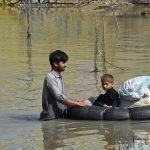 evacuaciones por inundación en Pakistán