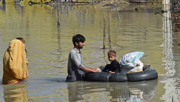 evacuaciones por inundación en Pakistán
