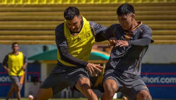jugadores de The Strongest en paro